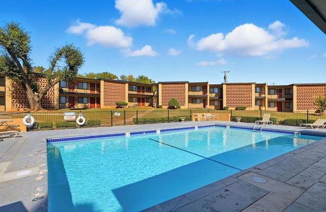 Your Cozy Oasis With OKC Skyline View Near OU Medical Center