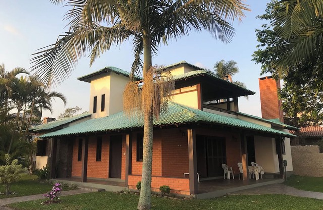 House on the banks of the Mampituba River, enjoy the pool and the beautiful scenery.