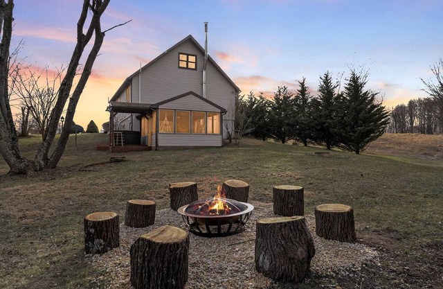 Family Sized Cabin with Hot Tub and Fire Pit near Cacapon Resort State Park, West Virginia