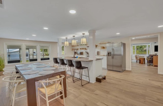 Marvelous Manning: 4-Bdr + Studio + Waterfront