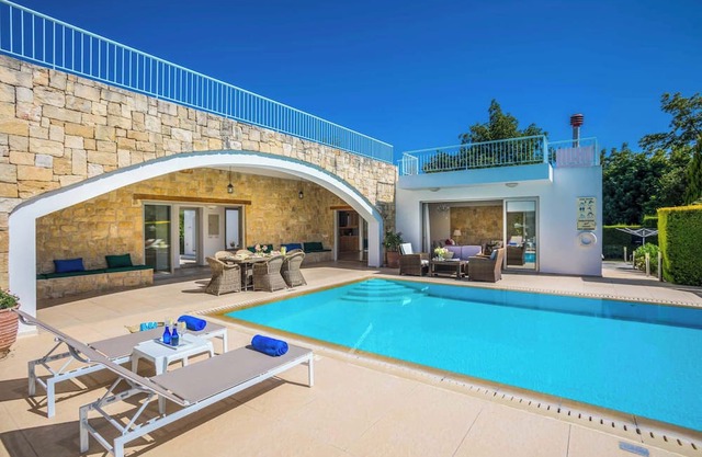 Villa Stephanos - Three Bedroom Villa, Sleeps 6