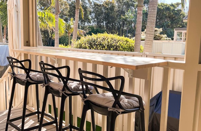 Family Shores - Quiet Family home walking distance to the beach, cafes and shops