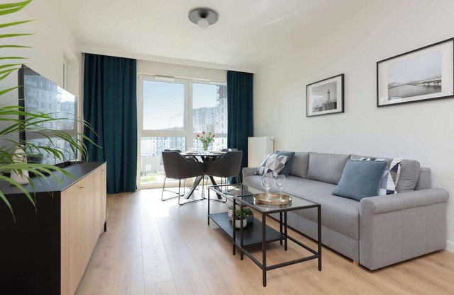 Modern Apartment with Parking by Noclegi Renters
