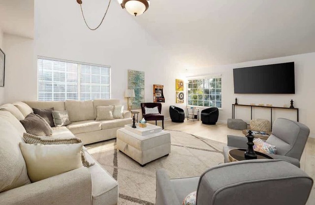 5 Bedroom Home With Firepit