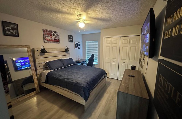 Cozy room in brilliant Jacksonville with WiFi, AC