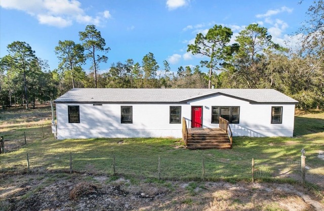 Spacious 4-bedroom house located between 2 great springs!