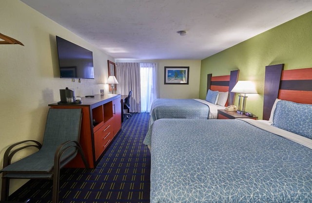Cozy Escape w/Indoor Pool, Playground, & Complimentary Breakfast for Families