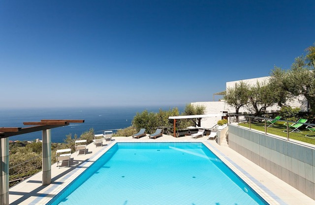 My Rental Homes - Villa Felicia with sea view, infinity pool and ample garden