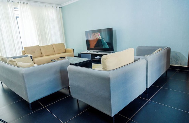 Halo Home is a modern short-term rental apartment offering fully furnished.