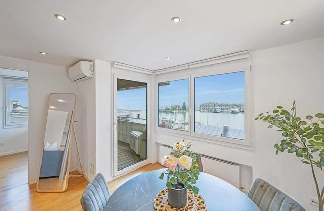 book2stay: Lakeview Apartment