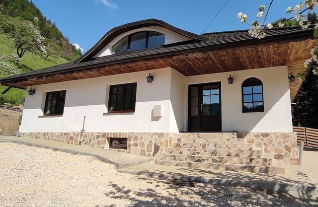 Marvelous 4-bedroom house with WiFi in Moieciu de Sus, near Bran Castle