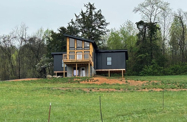 Charming 3-bedroom sheik contemporary house in lovely Newport/Smokies