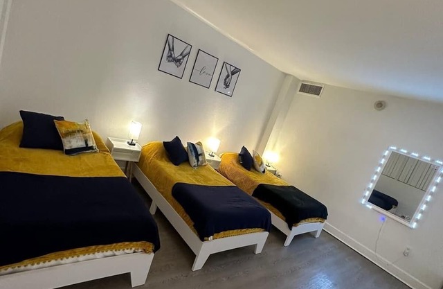 3-bedroom apartment in charming North Bay Village with WiFi, AC