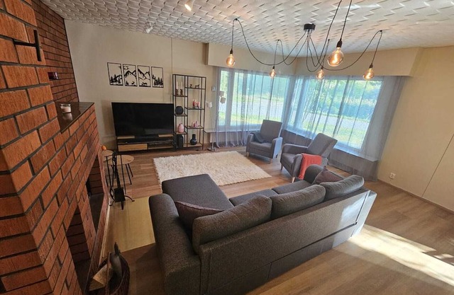 House in Haukivuori center with WiFi . Center – Walk to Lake, Restaurant & More
