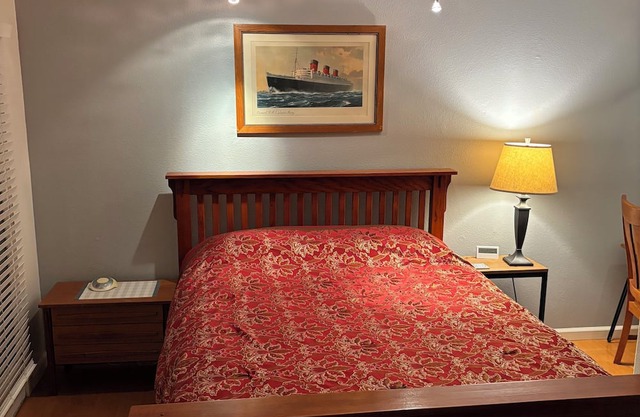 Private Studio with Front Door Parking in rustic neighborhood.