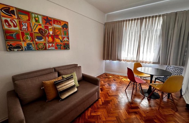 Spacious apartment in Lapa with views of the Arcos with parking space/well located