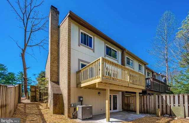 3-bedroom townhome in Gaithersburg with WiFi, AC, Meditation Room Close to DC