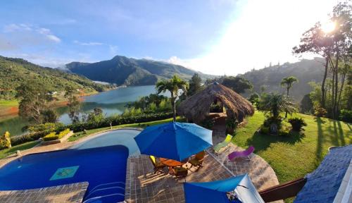 Cartuja Holguín - Chalet Casa Finca Lago Calima