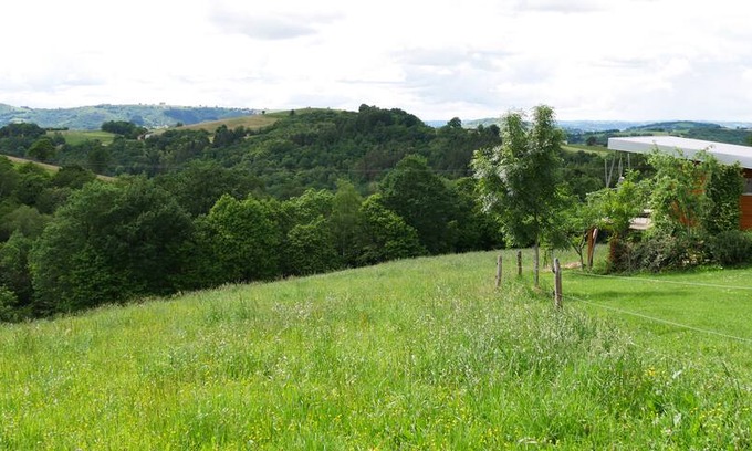 Flagnac Other | Le nichoir : isolé, perché, à l'orée de la forêt