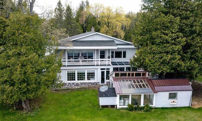 Empire Apartment | Peninsula House on South Bar Lake