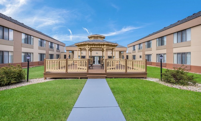 Fort Atkinson Hotel | Quality Inn & Suites