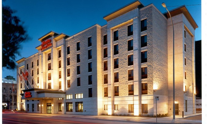 Downtown Winnipeg Hotel | Humphry Inn and Suites