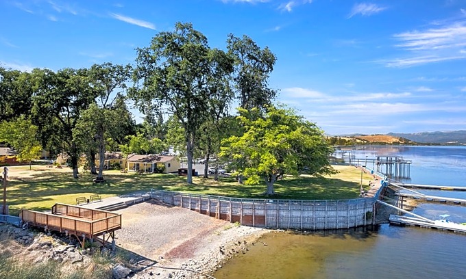 Lakeport Hotel | Skylark Shores Resort