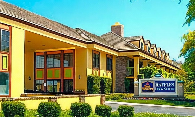 Anaheim Resort Hotel | Best Western Plus Raffles Inn & Suites