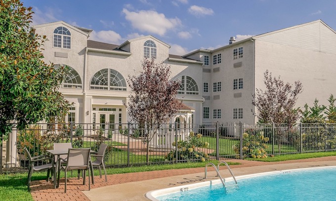 Egg Harbor City Hotel | Chateau Renault