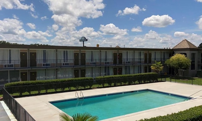 Goldsboro Hotel | Days Inn by Wyndham Goldsboro