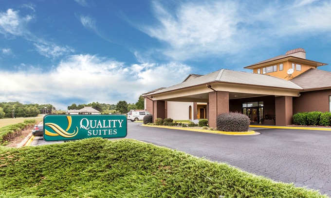 Hickory Hotel | Quality Suites Convention Center - Hickory