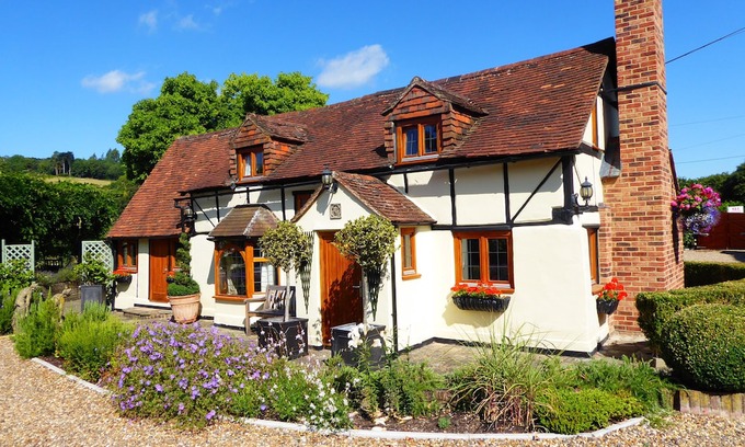 Lower Assendon Hotel | Handywater Cottage B&B