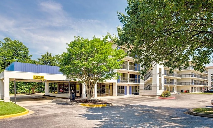 Violetville Hotel | Rodeway Inn Baltimore - Inner Harbor South