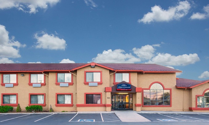 Williams Hotel | Howard Johnson by Wyndham Williams