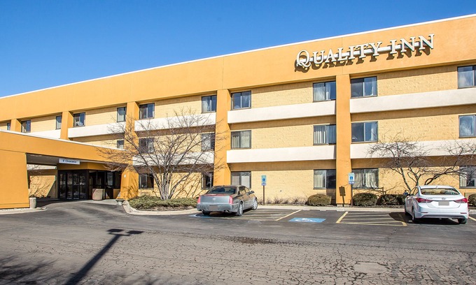 Elgin Hotel | Quality Inn Elgin I-90