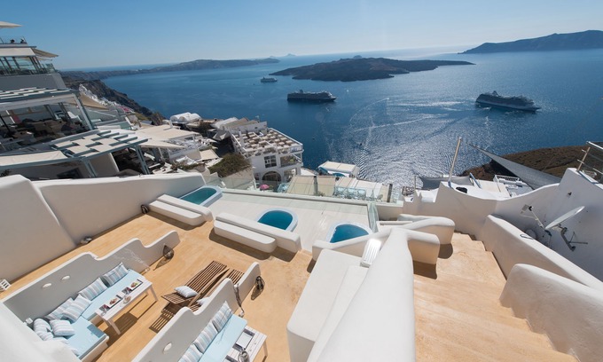 Fira Hotel | On the Cliff