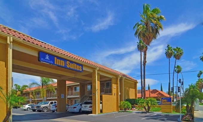 La Sierra Hotel | Riverside Inn & Suites