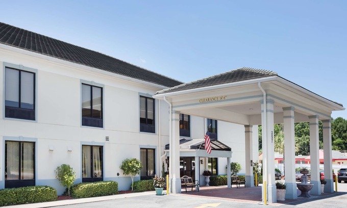 Garden City Hotel | Baymont by Wyndham Savannah/Garden City