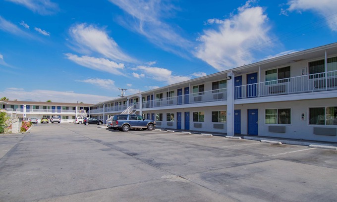 San Bernardino Hotel | Motel 6 San Bernardino, CA - Downtown