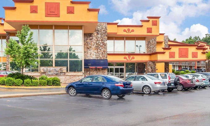 Auburn Hotel | Clarion Inn & Suites University Center