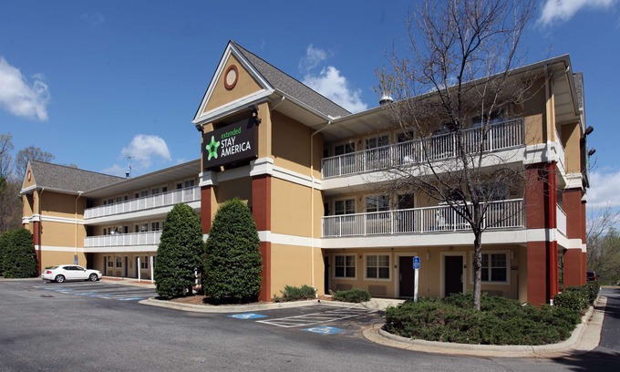 Greensboro Hotel | Extended Stay America Suites - Greensboro - Wendover Ave - Big Tree Way
