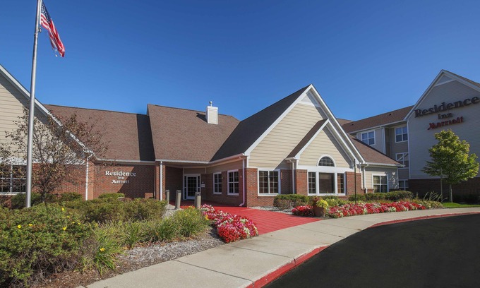 Flint Hotel | Residence Inn by Marriott Flint