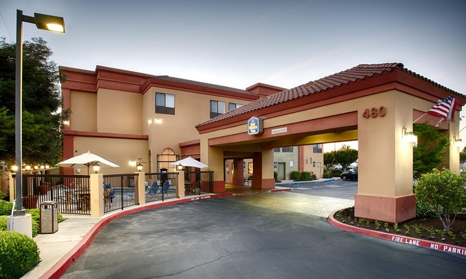 Raisin Hotel | Best Western Plus Fresno Inn