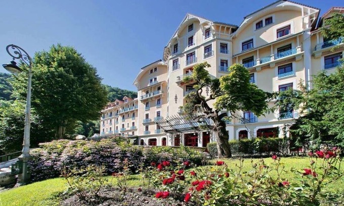 Allevard Hotel | Terres de France - Appart'Hotel le Splendid
