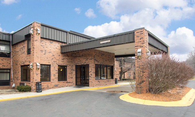 Portage Hotel | Quality Inn & Suites