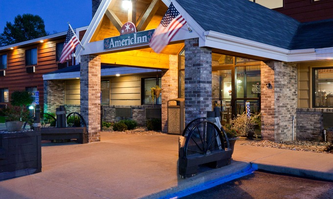 Menominee Hotel | AmericInn by Wyndham Menominee