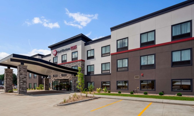 La Crescent Hotel | Best Western Plus at La Crescent Event Center