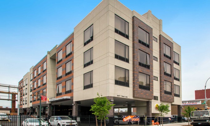 Mott Haven Hotel | Comfort Inn & Suites Near Stadium