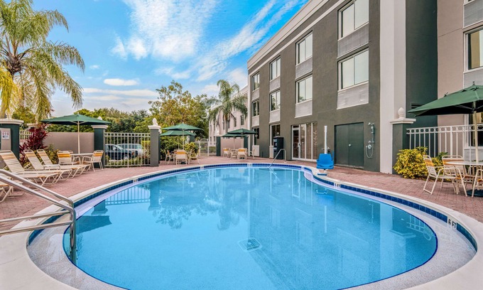 Naples Hotel | La Quinta by Wyndham Naples Downtown