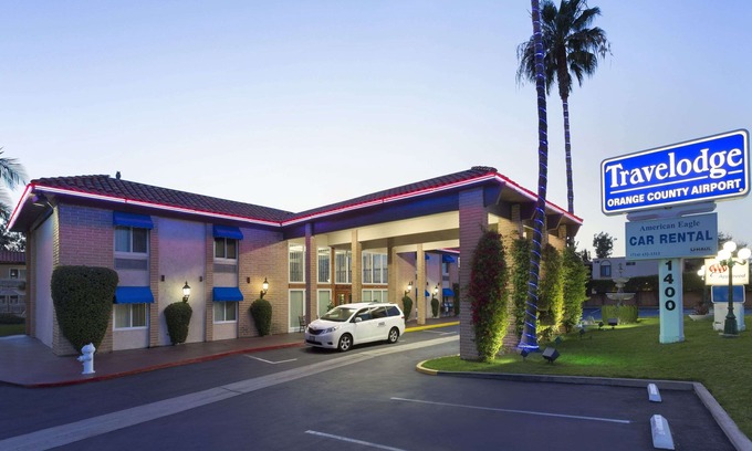 East Side Costa Mesa Hotel | Travelodge by Wyndham Orange County Airport/ Costa Mesa